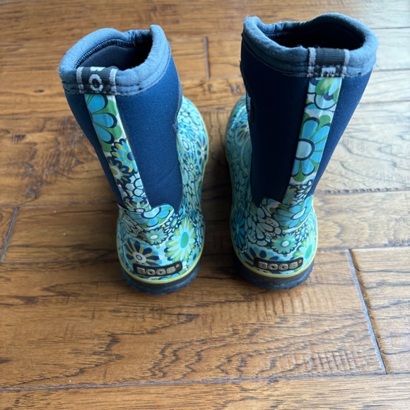 Bogs Classic Mid Lanai Blue Floral Boots Women’s Size 7 - Picture 3 of 6